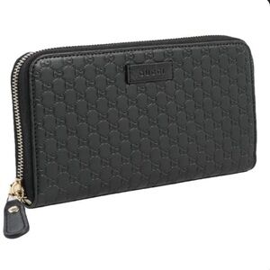 Gucci Black Leather Wallet EUC Authentic
Used a handful of times